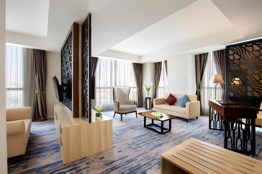 Hotel Grandhika Pemuda Semarang Exterior foto