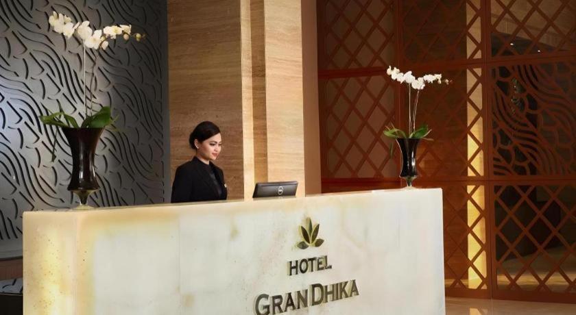 Hotel Grandhika Pemuda Semarang Exterior foto