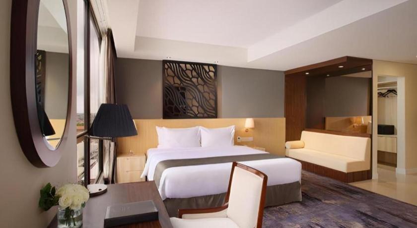 Hotel Grandhika Pemuda Semarang Exterior foto