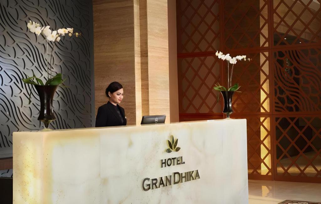 Hotel Grandhika Pemuda Semarang Exterior foto